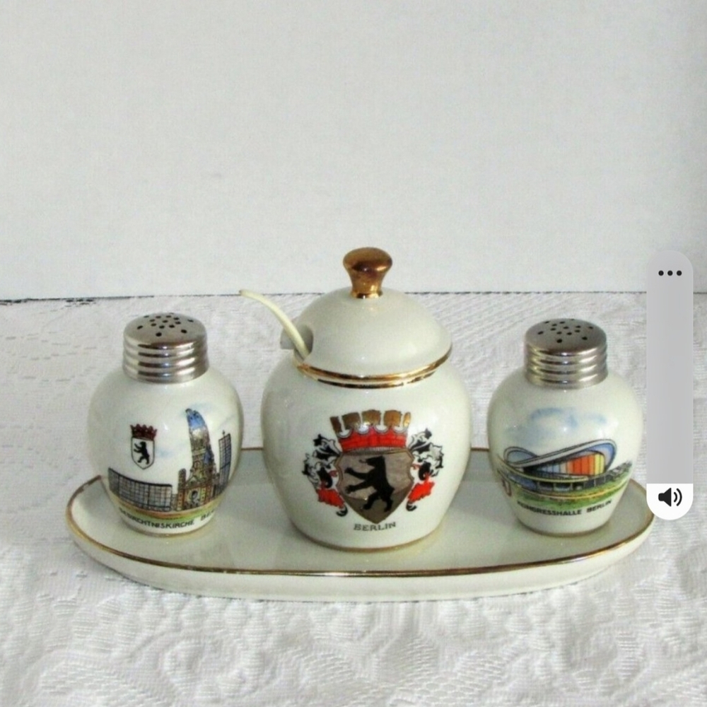 Vintage Berlin Souvenir Salt & Pepper Condiment Set KRONACH Bavaria Porcelain